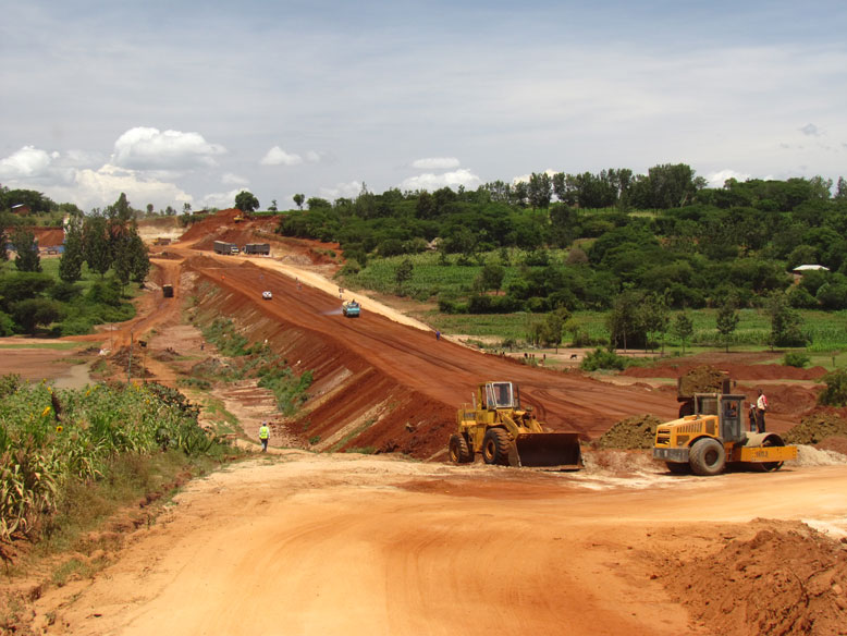 los chinos asfaltando carreteras